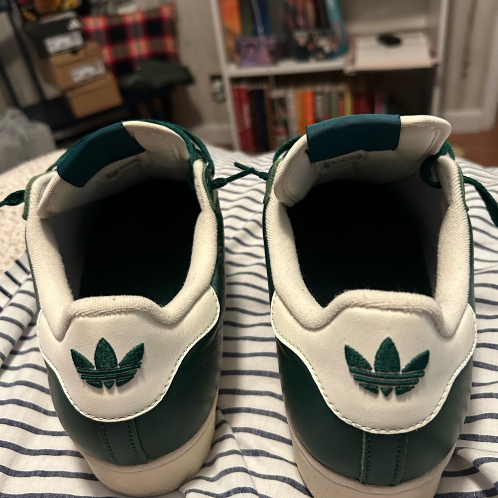 adidas Dark green superstars men’s shoes - Picture 4 of 6